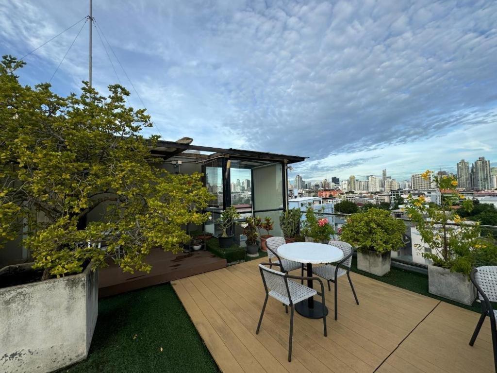 W8 Condo, Luxe 2 Bedroom Private Floor, Hip Area, 5 Mins From Thonglo Bts Station Apartment
